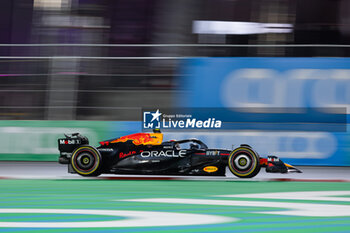 2024-11-22 - 11 PEREZ Sergio (mex), Red Bull Racing RB20, action during the Formula 1 Heineken Silver Las Vegas Grand Prix 2024, 22th round of the 2024 Formula One World Championship from November 21 to 23, 2024 on the Las Vegas Strip Circuit, in Las Vegas, United States of America - F1 - LAS VEGAS GRAND PRIX 2024 - FORMULA 1 - MOTORS