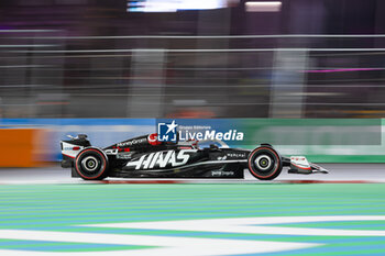 2024-11-22 - 20 MAGNUSSEN Kevin (den), Haas F1 Team VF-24 Ferrari, action during the Formula 1 Heineken Silver Las Vegas Grand Prix 2024, 22th round of the 2024 Formula One World Championship from November 21 to 23, 2024 on the Las Vegas Strip Circuit, in Las Vegas, United States of America - F1 - LAS VEGAS GRAND PRIX 2024 - FORMULA 1 - MOTORS