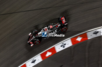 2024-11-22 - 20 MAGNUSSEN Kevin (den), Haas F1 Team VF-24 Ferrari, action during the Formula 1 Heineken Silver Las Vegas Grand Prix 2024, 22th round of the 2024 Formula One World Championship from November 21 to 23, 2024 on the Las Vegas Strip Circuit, in Las Vegas, United States of America - F1 - LAS VEGAS GRAND PRIX 2024 - FORMULA 1 - MOTORS