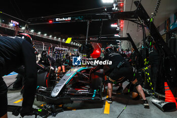 2024-11-22 - 44 HAMILTON Lewis (gbr), Mercedes AMG F1 Team W15, pitlane, during the Formula 1 Heineken Silver Las Vegas Grand Prix 2024, 22th round of the 2024 Formula One World Championship from November 21 to 23, 2024 on the Las Vegas Strip Circuit, in Las Vegas, United States of America - F1 - LAS VEGAS GRAND PRIX 2024 - FORMULA 1 - MOTORS