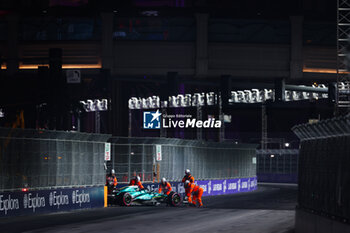 2024-11-23 - 18 STROLL Lance (can), Aston Martin F1 Team AMR24, marshall, commissaire de piste, marshal, marshalls, marshals during the Formula 1 Heineken Silver Las Vegas Grand Prix 2024, 22th round of the 2024 Formula One World Championship from November 21 to 23, 2024 on the Las Vegas Strip Circuit, in Las Vegas, United States of America - F1 - LAS VEGAS GRAND PRIX 2024 - FORMULA 1 - MOTORS