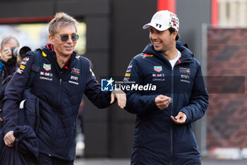 2024-11-23 - PEREZ Sergio (mex), Red Bull Racing RB20, portrait during the Formula 1 Heineken Silver Las Vegas Grand Prix 2024, 22th round of the 2024 Formula One World Championship from November 21 to 23, 2024 on the Las Vegas Strip Circuit, in Las Vegas, United States of America - F1 - LAS VEGAS GRAND PRIX 2024 - FORMULA 1 - MOTORS