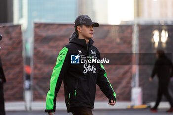 2024-11-23 - ZHOU Guanyu (chi), Stake F1 Team Kick Sauber C44, portrait during the Formula 1 Heineken Silver Las Vegas Grand Prix 2024, 22th round of the 2024 Formula One World Championship from November 21 to 23, 2024 on the Las Vegas Strip Circuit, in Las Vegas, United States of America - F1 - LAS VEGAS GRAND PRIX 2024 - FORMULA 1 - MOTORS