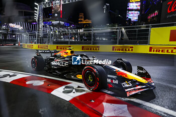 2024-11-23 - 11 PEREZ Sergio (mex), Red Bull Racing RB20, action during the Formula 1 Heineken Silver Las Vegas Grand Prix 2024, 22th round of the 2024 Formula One World Championship from November 21 to 23, 2024 on the Las Vegas Strip Circuit, in Las Vegas, United States of America - F1 - LAS VEGAS GRAND PRIX 2024 - FORMULA 1 - MOTORS