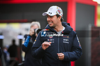 2024-11-23 - PEREZ Sergio (mex), Red Bull Racing RB20, portrait during the Formula 1 Heineken Silver Las Vegas Grand Prix 2024, 22th round of the 2024 Formula One World Championship from November 21 to 23, 2024 on the Las Vegas Strip Circuit, in Las Vegas, United States of America - F1 - LAS VEGAS GRAND PRIX 2024 - FORMULA 1 - MOTORS