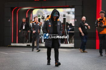 2024-11-23 - NORRIS Lando (gbr), McLaren F1 Team MCL38, portrait during the Formula 1 Heineken Silver Las Vegas Grand Prix 2024, 22th round of the 2024 Formula One World Championship from November 21 to 23, 2024 on the Las Vegas Strip Circuit, in Las Vegas, United States of America - F1 - LAS VEGAS GRAND PRIX 2024 - FORMULA 1 - MOTORS