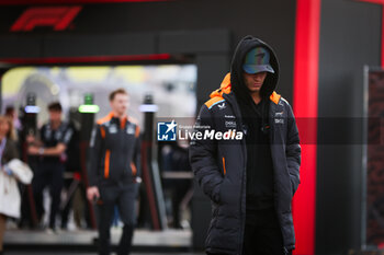 2024-11-23 - NORRIS Lando (gbr), McLaren F1 Team MCL38, portrait during the Formula 1 Heineken Silver Las Vegas Grand Prix 2024, 22th round of the 2024 Formula One World Championship from November 21 to 23, 2024 on the Las Vegas Strip Circuit, in Las Vegas, United States of America - F1 - LAS VEGAS GRAND PRIX 2024 - FORMULA 1 - MOTORS