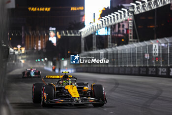 2024-11-23 - 04 NORRIS Lando (gbr), McLaren F1 Team MCL38, action during the Formula 1 Heineken Silver Las Vegas Grand Prix 2024, 22th round of the 2024 Formula One World Championship from November 21 to 23, 2024 on the Las Vegas Strip Circuit, in Las Vegas, United States of America - F1 - LAS VEGAS GRAND PRIX 2024 - FORMULA 1 - MOTORS