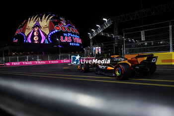 2024-11-23 - 81 PIASTRI Oscar (aus), McLaren F1 Team MCL38, action during the Formula 1 Heineken Silver Las Vegas Grand Prix 2024, 22th round of the 2024 Formula One World Championship from November 21 to 23, 2024 on the Las Vegas Strip Circuit, in Las Vegas, United States of America - F1 - LAS VEGAS GRAND PRIX 2024 - FORMULA 1 - MOTORS