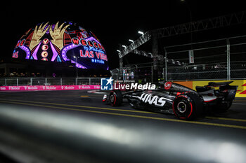 2024-11-23 - 27 HULKENBERG Nico (ger), Haas F1 Team VF-24 Ferrari, action during the Formula 1 Heineken Silver Las Vegas Grand Prix 2024, 22th round of the 2024 Formula One World Championship from November 21 to 23, 2024 on the Las Vegas Strip Circuit, in Las Vegas, United States of America - F1 - LAS VEGAS GRAND PRIX 2024 - FORMULA 1 - MOTORS