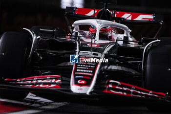 2024-11-23 - 20 MAGNUSSEN Kevin (den), Haas F1 Team VF-24 Ferrari, action during the Formula 1 Heineken Silver Las Vegas Grand Prix 2024, 22th round of the 2024 Formula One World Championship from November 21 to 23, 2024 on the Las Vegas Strip Circuit, in Las Vegas, United States of America - F1 - LAS VEGAS GRAND PRIX 2024 - FORMULA 1 - MOTORS