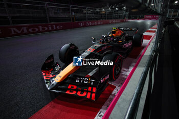 2024-11-23 - 11 PEREZ Sergio (mex), Red Bull Racing RB20, action during the Formula 1 Heineken Silver Las Vegas Grand Prix 2024, 22th round of the 2024 Formula One World Championship from November 21 to 23, 2024 on the Las Vegas Strip Circuit, in Las Vegas, United States of America - F1 - LAS VEGAS GRAND PRIX 2024 - FORMULA 1 - MOTORS