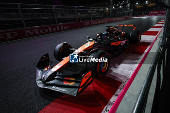 2024-11-23 - 81 PIASTRI Oscar (aus), McLaren F1 Team MCL38, action during the Formula 1 Heineken Silver Las Vegas Grand Prix 2024, 22th round of the 2024 Formula One World Championship from November 21 to 23, 2024 on the Las Vegas Strip Circuit, in Las Vegas, United States of America - F1 - LAS VEGAS GRAND PRIX 2024 - FORMULA 1 - MOTORS