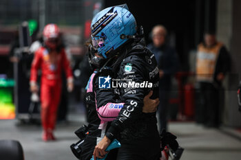 2024-11-23 - RUSSELL George (gbr), Mercedes AMG F1 Team W15, portrait pole position GASLY Pierre (fra), Alpine F1 Team A524, portrait during the Formula 1 Heineken Silver Las Vegas Grand Prix 2024, 22th round of the 2024 Formula One World Championship from November 21 to 23, 2024 on the Las Vegas Strip Circuit, in Las Vegas, United States of America - F1 - LAS VEGAS GRAND PRIX 2024 - FORMULA 1 - MOTORS