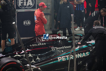 2024-11-23 - SAINZ Carlos (spa), Scuderia Ferrari SF-24, portrait Mercedes AMG F1 Team W15, mechanical detail during the Formula 1 Heineken Silver Las Vegas Grand Prix 2024, 22th round of the 2024 Formula One World Championship from November 21 to 23, 2024 on the Las Vegas Strip Circuit, in Las Vegas, United States of America - F1 - LAS VEGAS GRAND PRIX 2024 - FORMULA 1 - MOTORS