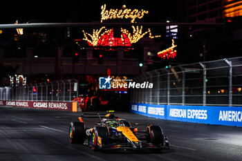 2024-11-23 - 04 NORRIS Lando (gbr), McLaren F1 Team MCL38, action during the Formula 1 Heineken Silver Las Vegas Grand Prix 2024, 22th round of the 2024 Formula One World Championship from November 21 to 23, 2024 on the Las Vegas Strip Circuit, in Las Vegas, United States of America - F1 - LAS VEGAS GRAND PRIX 2024 - FORMULA 1 - MOTORS