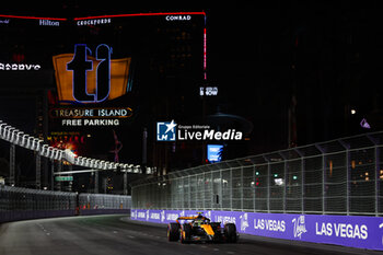 2024-11-23 - 04 NORRIS Lando (gbr), McLaren F1 Team MCL38, action during the Formula 1 Heineken Silver Las Vegas Grand Prix 2024, 22th round of the 2024 Formula One World Championship from November 21 to 23, 2024 on the Las Vegas Strip Circuit, in Las Vegas, United States of America - F1 - LAS VEGAS GRAND PRIX 2024 - FORMULA 1 - MOTORS