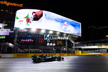 2024-11-23 - 44 HAMILTON Lewis (gbr), Mercedes AMG F1 Team W15, action during the Formula 1 Heineken Silver Las Vegas Grand Prix 2024, 22th round of the 2024 Formula One World Championship from November 21 to 23, 2024 on the Las Vegas Strip Circuit, in Las Vegas, United States of America - F1 - LAS VEGAS GRAND PRIX 2024 - FORMULA 1 - MOTORS