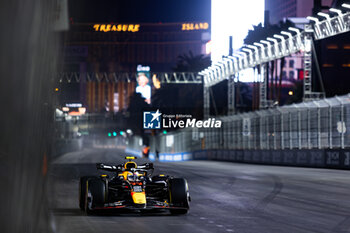 2024-11-23 - 11 PEREZ Sergio (mex), Red Bull Racing RB20, action during the Formula 1 Heineken Silver Las Vegas Grand Prix 2024, 22th round of the 2024 Formula One World Championship from November 21 to 23, 2024 on the Las Vegas Strip Circuit, in Las Vegas, United States of America - F1 - LAS VEGAS GRAND PRIX 2024 - FORMULA 1 - MOTORS