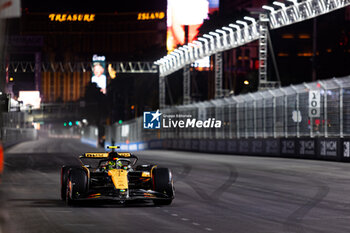 2024-11-23 - 04 NORRIS Lando (gbr), McLaren F1 Team MCL38, action during the Formula 1 Heineken Silver Las Vegas Grand Prix 2024, 22th round of the 2024 Formula One World Championship from November 21 to 23, 2024 on the Las Vegas Strip Circuit, in Las Vegas, United States of America - F1 - LAS VEGAS GRAND PRIX 2024 - FORMULA 1 - MOTORS