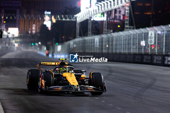 2024-11-23 - 04 NORRIS Lando (gbr), McLaren F1 Team MCL38, action during the Formula 1 Heineken Silver Las Vegas Grand Prix 2024, 22th round of the 2024 Formula One World Championship from November 21 to 23, 2024 on the Las Vegas Strip Circuit, in Las Vegas, United States of America - F1 - LAS VEGAS GRAND PRIX 2024 - FORMULA 1 - MOTORS