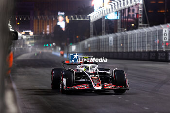 2024-11-23 - 27 HULKENBERG Nico (ger), Haas F1 Team VF-24 Ferrari, action during the Formula 1 Heineken Silver Las Vegas Grand Prix 2024, 22th round of the 2024 Formula One World Championship from November 21 to 23, 2024 on the Las Vegas Strip Circuit, in Las Vegas, United States of America - F1 - LAS VEGAS GRAND PRIX 2024 - FORMULA 1 - MOTORS