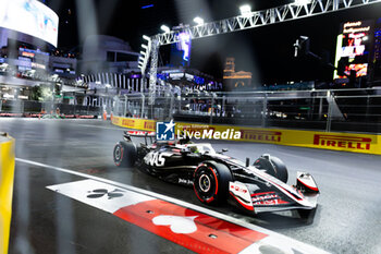 2024-11-23 - 27 HULKENBERG Nico (ger), Haas F1 Team VF-24 Ferrari, action during the Formula 1 Heineken Silver Las Vegas Grand Prix 2024, 22th round of the 2024 Formula One World Championship from November 21 to 23, 2024 on the Las Vegas Strip Circuit, in Las Vegas, United States of America - F1 - LAS VEGAS GRAND PRIX 2024 - FORMULA 1 - MOTORS