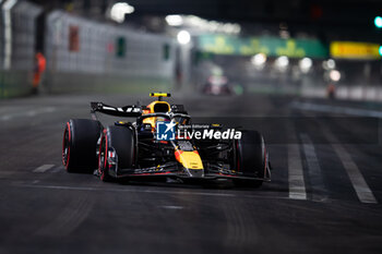 2024-11-23 - 11 PEREZ Sergio (mex), Red Bull Racing RB20, action during the Formula 1 Heineken Silver Las Vegas Grand Prix 2024, 22th round of the 2024 Formula One World Championship from November 21 to 23, 2024 on the Las Vegas Strip Circuit, in Las Vegas, United States of America - F1 - LAS VEGAS GRAND PRIX 2024 - FORMULA 1 - MOTORS