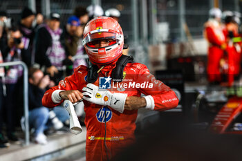 2024-11-23 - SAINZ Carlos (spa), Scuderia Ferrari SF-24, portrait during the Formula 1 Heineken Silver Las Vegas Grand Prix 2024, 22th round of the 2024 Formula One World Championship from November 21 to 23, 2024 on the Las Vegas Strip Circuit, in Las Vegas, United States of America - F1 - LAS VEGAS GRAND PRIX 2024 - FORMULA 1 - MOTORS