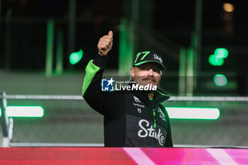 2024-11-24 - BOTTAS Valtteri (fin), Stake F1 Team Kick Sauber C44, portrait drivers parade during the Formula 1 Heineken Silver Las Vegas Grand Prix 2024, 22th round of the 2024 Formula One World Championship from November 21 to 23, 2024 on the Las Vegas Strip Circuit, in Las Vegas, United States of America - F1 - LAS VEGAS GRAND PRIX 2024 - FORMULA 1 - MOTORS