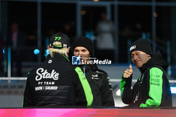 2024-11-24 - GASLY Pierre (fra), Alpine F1 Team A524, BOTTAS Valtteri (fin), Stake F1 Team Kick Sauber C44, ZHOU Guanyu (chi), Stake F1 Team Kick Sauber C44, portrait drivers parade during the Formula 1 Heineken Silver Las Vegas Grand Prix 2024, 22th round of the 2024 Formula One World Championship from November 21 to 23, 2024 on the Las Vegas Strip Circuit, in Las Vegas, United States of America - F1 - LAS VEGAS GRAND PRIX 2024 - FORMULA 1 - MOTORS