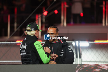 2024-11-24 - HAMILTON Lewis (gbr), Mercedes AMG F1 Team W15, BOTTAS Valtteri (fin), Stake F1 Team Kick Sauber C44, portrait drivers parade during the Formula 1 Heineken Silver Las Vegas Grand Prix 2024, 22th round of the 2024 Formula One World Championship from November 21 to 23, 2024 on the Las Vegas Strip Circuit, in Las Vegas, United States of America - F1 - LAS VEGAS GRAND PRIX 2024 - FORMULA 1 - MOTORS