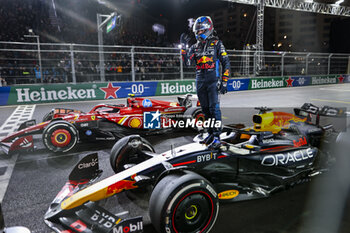 2024-11-24 - VERSTAPPEN Max (ned), Red Bull Racing RB20, portrait celebrating his 4th title during the Formula 1 Heineken Silver Las Vegas Grand Prix 2024, 22th round of the 2024 Formula One World Championship from November 21 to 23, 2024 on the Las Vegas Strip Circuit, in Las Vegas, United States of America - F1 - LAS VEGAS GRAND PRIX 2024 - FORMULA 1 - MOTORS