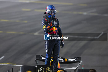 2024-11-24 - VERSTAPPEN Max (ned), Red Bull Racing RB20, portrait celebrating his 4th title during the Formula 1 Heineken Silver Las Vegas Grand Prix 2024, 22th round of the 2024 Formula One World Championship from November 21 to 23, 2024 on the Las Vegas Strip Circuit, in Las Vegas, United States of America - F1 - LAS VEGAS GRAND PRIX 2024 - FORMULA 1 - MOTORS