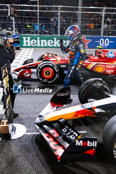 2024-11-24 - VERSTAPPEN Max (ned), Red Bull Racing RB20, portrait portrait celebrating his 4th title during the Formula 1 Heineken Silver Las Vegas Grand Prix 2024, 22th round of the 2024 Formula One World Championship from November 21 to 23, 2024 on the Las Vegas Strip Circuit, in Las Vegas, United States of America - F1 - LAS VEGAS GRAND PRIX 2024 - FORMULA 1 - MOTORS