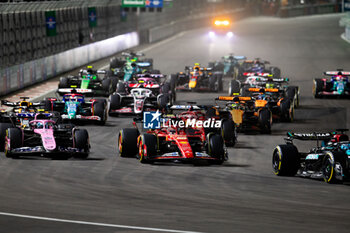 2024-11-24 - Start 55 SAINZ Carlos (spa), Scuderia Ferrari SF-24, action 63 RUSSELL George (gbr), Mercedes AMG F1 Team W15, action 10 GASLY Pierre (fra), Alpine F1 Team A524, action during the Formula 1 Heineken Silver Las Vegas Grand Prix 2024, 22th round of the 2024 Formula One World Championship from November 21 to 23, 2024 on the Las Vegas Strip Circuit, in Las Vegas, United States of America - F1 - LAS VEGAS GRAND PRIX 2024 - FORMULA 1 - MOTORS