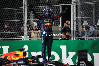 2024-11-24 - VERSTAPPEN Max (ned), Red Bull Racing RB20, portrait celebrates his 4th Formula One World Championship during the Formula 1 Heineken Silver Las Vegas Grand Prix 2024, 22th round of the 2024 Formula One World Championship from November 21 to 23, 2024 on the Las Vegas Strip Circuit, in Las Vegas, United States of America - F1 - LAS VEGAS GRAND PRIX 2024 - FORMULA 1 - MOTORS