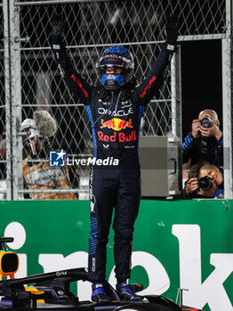 2024-11-24 - VERSTAPPEN Max (ned), Red Bull Racing RB20, portrait celebrates his 4th Formula One World Championship during the Formula 1 Heineken Silver Las Vegas Grand Prix 2024, 22th round of the 2024 Formula One World Championship from November 21 to 23, 2024 on the Las Vegas Strip Circuit, in Las Vegas, United States of America - F1 - LAS VEGAS GRAND PRIX 2024 - FORMULA 1 - MOTORS