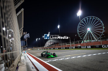2024-03-01 - 05 MALONEY Zane (bar), Rodin Motorsport, Dallara F2 2024, action, winner, chequered flag in Sprint race during the 1st round of the 2024 FIA Formula 2 Championship from February 29 to March 2, 2023 on the Bahrain International Circuit, in Sakhir, Bahrain - AUTO - FORMULA 2 2024 - BAHRAIN - FORMULA 2 - MOTORS