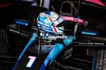 2024-03-02 - MARTINS Victor (fra), ART Grand Prix, Dallara F2 2024, portrait helmet, casque, during the 1st round of the 2024 FIA Formula 2 Championship from February 29 to March 2, 2023 on the Bahrain International Circuit, in Sakhir, Bahrain - AUTO - FORMULA 2 2024 - BAHRAIN - FORMULA 2 - MOTORS