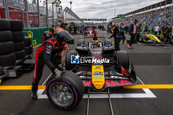 2024-03-24 - 20 HADJAR Isack (fra), Campos Racing, Dallara F2 2024, on the grid during the 3rd round of the 2024 FIA Formula 2 Championship from March 22 to 24, 2024 on the Albert Park Circuit, in Melbourne, Australia - AUTO - FORMULA 2 2024 - AUSTRALIA - FORMULA 2 - MOTORS