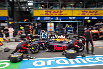 2024-03-24 - 20 HADJAR Isack (fra), Campos Racing, Dallara F2 2024, pit stop during the 3rd round of the 2024 FIA Formula 2 Championship from March 22 to 24, 2024 on the Albert Park Circuit, in Melbourne, Australia - AUTO - FORMULA 2 2024 - AUSTRALIA - FORMULA 2 - MOTORS