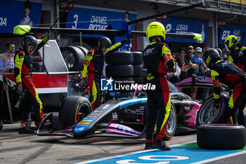 2024-05-19 - 01 MARTINS Victor (fra), ART Grand Prix, Dallara F2 2024, action, pit stop during the 4th round of the 2024 FIA Formula 2 Championship from May 17 to 19, 2024 on the Autodromo Enzo e Dino Ferrari, in Imola, Italy - AUTO - FORMULA 2 2024 - IMOLA - FORMULA 2 - MOTORS