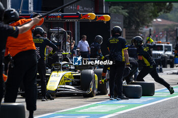 2024-05-19 - Pit stop, 10 BORTOLETO Gabriel (bra), Invicta Racing, Dallara F2 2024, action during the 4th round of the 2024 FIA Formula 2 Championship from May 17 to 19, 2024 on the Autodromo Enzo e Dino Ferrari, in Imola, Italy - AUTO - FORMULA 2 2024 - IMOLA - FORMULA 2 - MOTORS