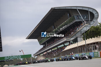 2024-06-23 - 07 CRAWFORD Jak (usa), DAMS Lucas Oil, Dallara F2 2024, 17 ARON Paul (est), Hitech Pulse-Eigt, Dallara F2 2024, action, start, depart, during the 6th round of the 2024 FIA Formula 2 Championship from June 21 to 23, 2024 on the Circuit de Barcelona-Catalunya, in Montmeló, Spain - AUTO - FORMULA 2 2024 - BARCELONA - FORMULA 2 - MOTORS