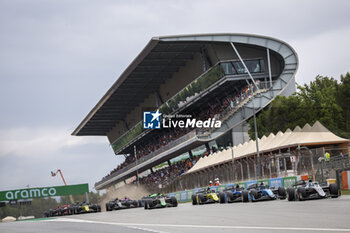 2024-06-23 - 07 CRAWFORD Jak (usa), DAMS Lucas Oil, Dallara F2 2024, 17 ARON Paul (est), Hitech Pulse-Eigt, Dallara F2 2024, action, start, depart, during the 6th round of the 2024 FIA Formula 2 Championship from June 21 to 23, 2024 on the Circuit de Barcelona-Catalunya, in Montmeló, Spain - AUTO - FORMULA 2 2024 - BARCELONA - FORMULA 2 - MOTORS