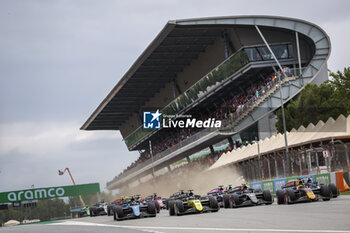 2024-06-23 - 09 MAINI Kush (ind), Invicta Racing, Dallara F2 2024, 20 HADJAR Isack (fra), Campos Racing, Dallara F2 2024, 02 O'SULLIVAN Zak (gbr), ART Grand Prix, Dallara F2 2024, action, start, depart, during the 6th round of the 2024 FIA Formula 2 Championship from June 21 to 23, 2024 on the Circuit de Barcelona-Catalunya, in Montmeló, Spain - AUTO - FORMULA 2 2024 - BARCELONA - FORMULA 2 - MOTORS