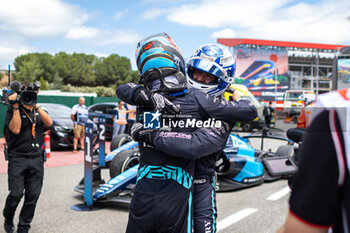 2024-06-23 - CRAWFORD Jak (usa), DAMS Lucas Oil, Dallara F2 2024, CORREA Juan Manuel (usa), DAMS Lucas Oil, Dallara F2 2024, portrait during the 6th round of the 2024 FIA Formula 2 Championship from June 21 to 23, 2024 on the Circuit de Barcelona-Catalunya, in Montmeló, Spain - AUTO - FORMULA 2 2024 - BARCELONA - FORMULA 2 - MOTORS