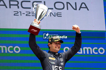 2024-06-23 - CRAWFORD Jak (usa), DAMS Lucas Oil, Dallara F2 2024, portrait, podium during the 6th round of the 2024 FIA Formula 2 Championship from June 21 to 23, 2024 on the Circuit de Barcelona-Catalunya, in Montmeló, Spain - AUTO - FORMULA 2 2024 - BARCELONA - FORMULA 2 - MOTORS