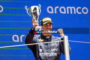 2024-06-23 - CORREA Juan Manuel (usa), DAMS Lucas Oil, Dallara F2 2024, portrait, podium during the 6th round of the 2024 FIA Formula 2 Championship from June 21 to 23, 2024 on the Circuit de Barcelona-Catalunya, in Montmeló, Spain - AUTO - FORMULA 2 2024 - BARCELONA - FORMULA 2 - MOTORS